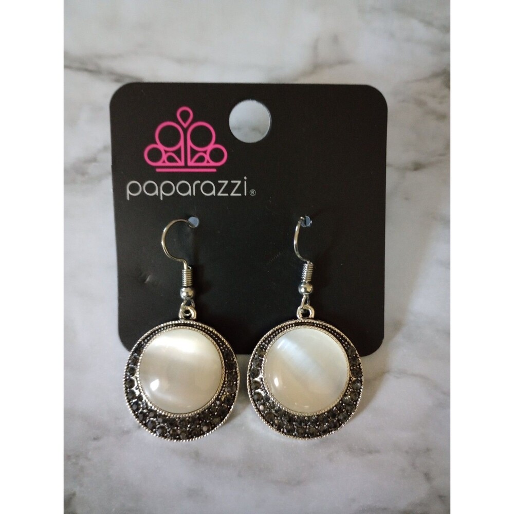 NWT Paparazzi Dangle Earrings